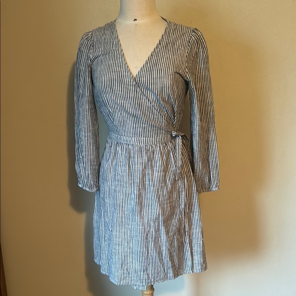 Old Navy Navy and White Striped Dress Size Small